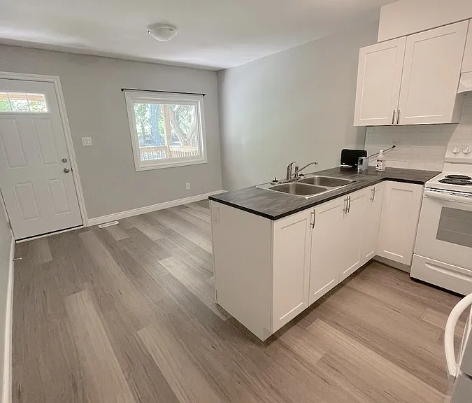 3341 Peter St #MAIN — Photo 2