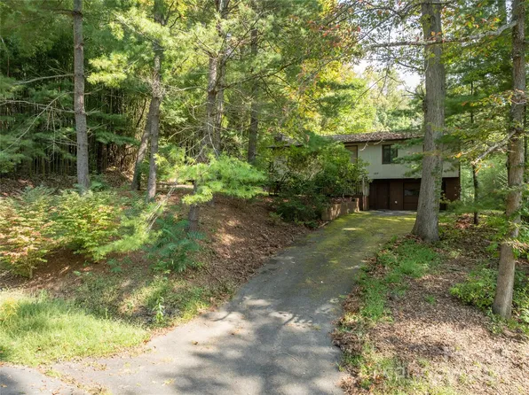 107 Beech Valley Est, Weaverville, NC 28787