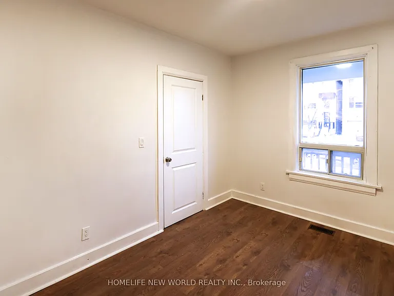 32 Pendeen Ave — Photo 10