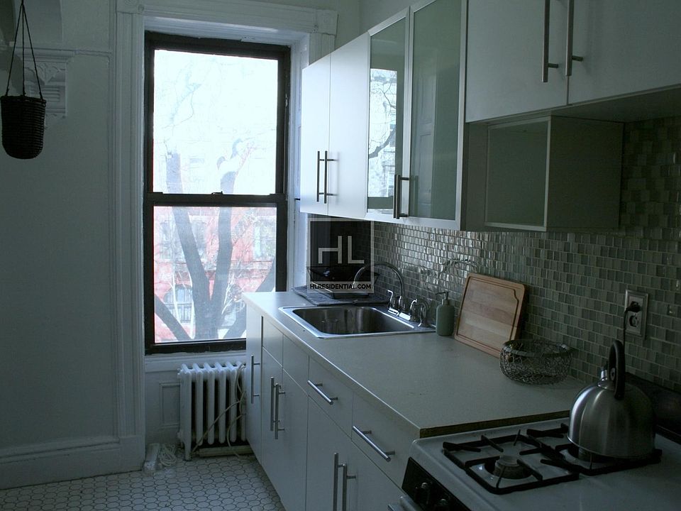 1st image of 289 Clifton Pl