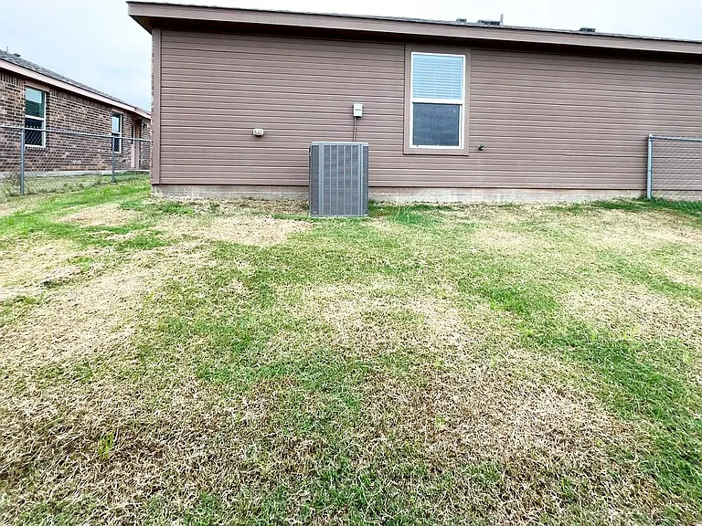 1515 Justin Loop — Photo 38