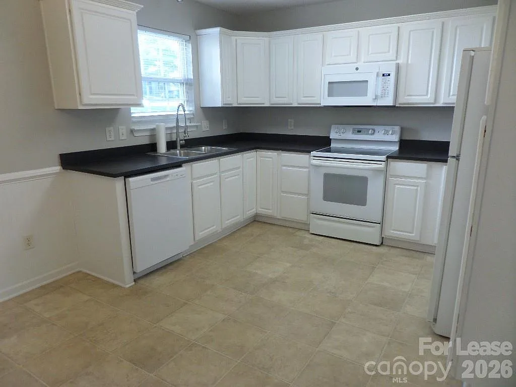 3 bed, 2.0 bath, $1,850 — Photo 2