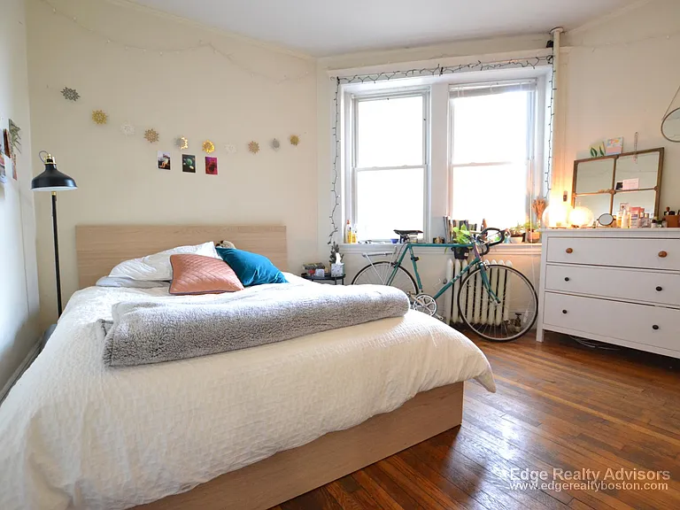 60 Egmont St #3 — Photo 6