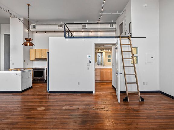 5th image of 301 Central Ave NE #302