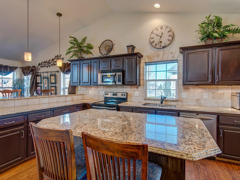 1st image of 141 Bayside Cir
