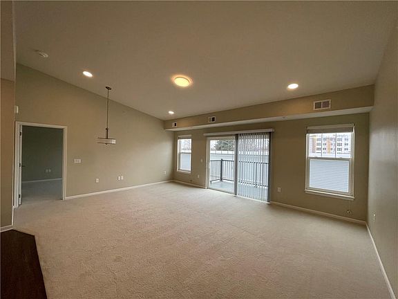 3rd image of 1427 34th Ave SW #209