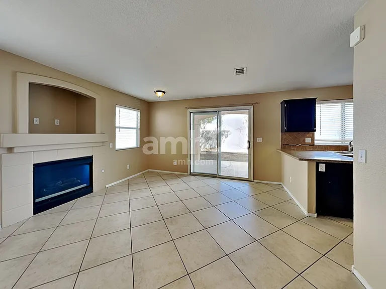 7400 Fencerow St — Photo 4