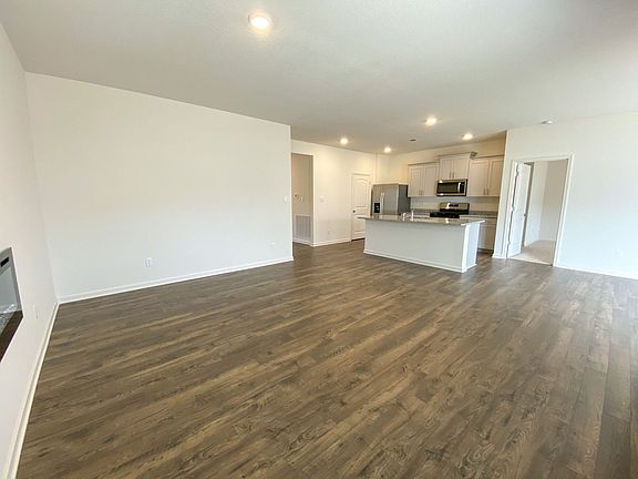 5th image of 20 Witherspoon Dr
