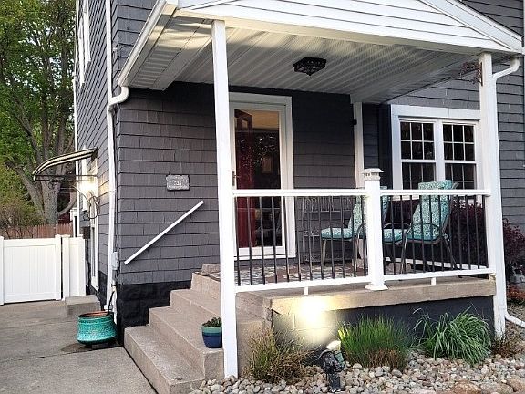 2nd image of 525 Roslyn Ave