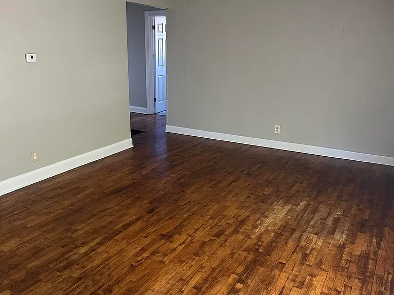 135 Willis Ave — Photo 8