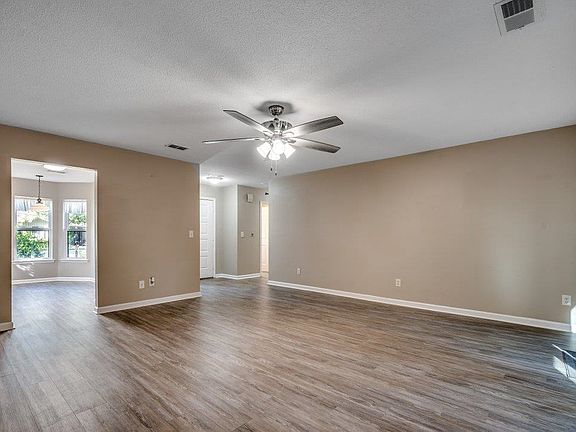 5th image of 109 Hickory Dr.