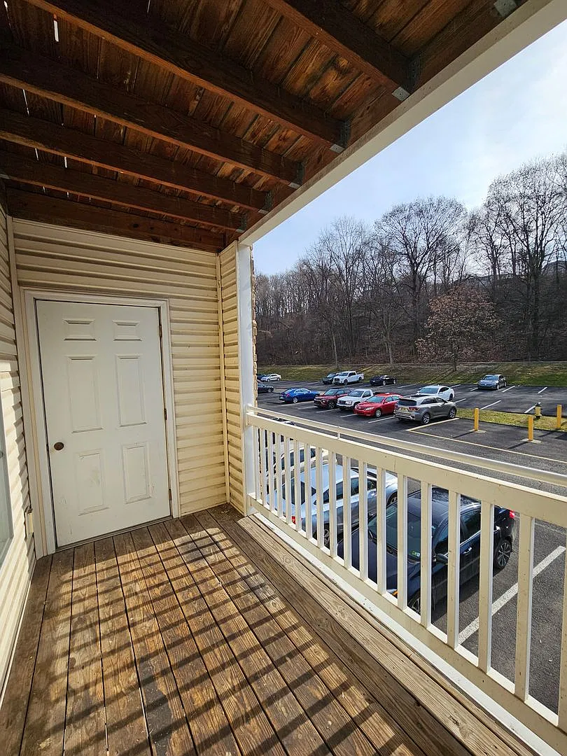 4 bed/4 bath - A/C, W/D, Walk-in closets, pool - Available 6/2/2027 — Photo 4