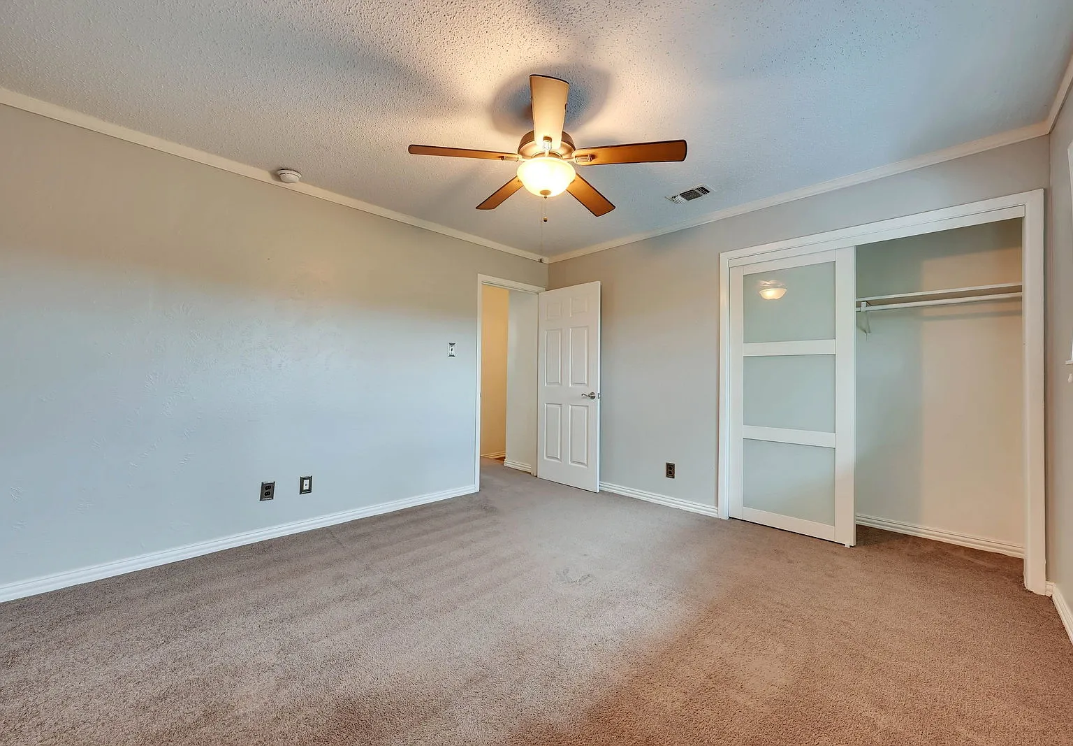 2 bed, 1.5 bath, 935 sqft, $1,800 — Photo 4