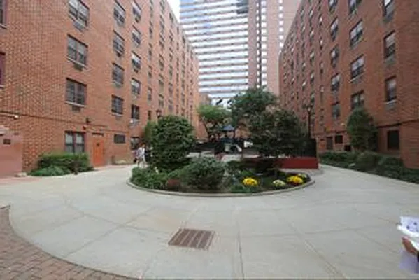 Rented by Robyn Lee, LREB | media 32