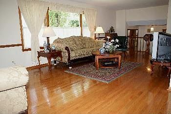 3rd image of 305 E Lincoln Ave