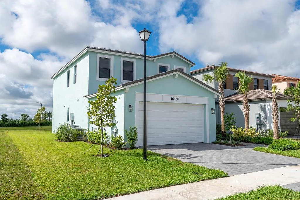5 bed, 3.5 bath, 2755 sqft, $4,200 — Photo 3