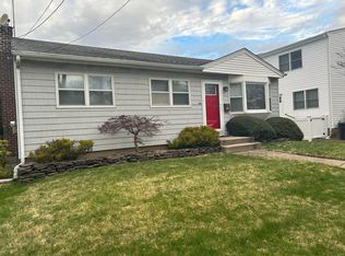 420 Old Country Rd, Mineola, NY 11501