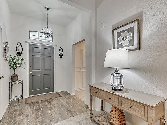 4th image of 10116 Fairfax Ln