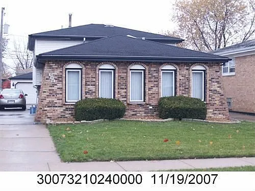 598 Exchange Ave photo 1