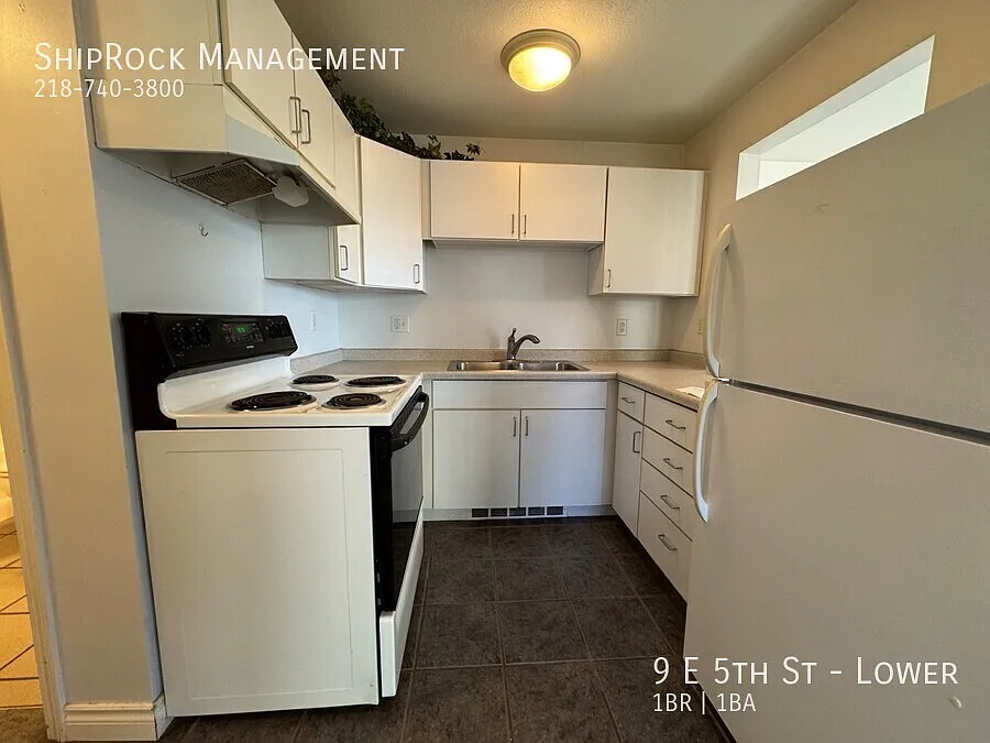 Building Photo - 9 E 5th St #LOWER