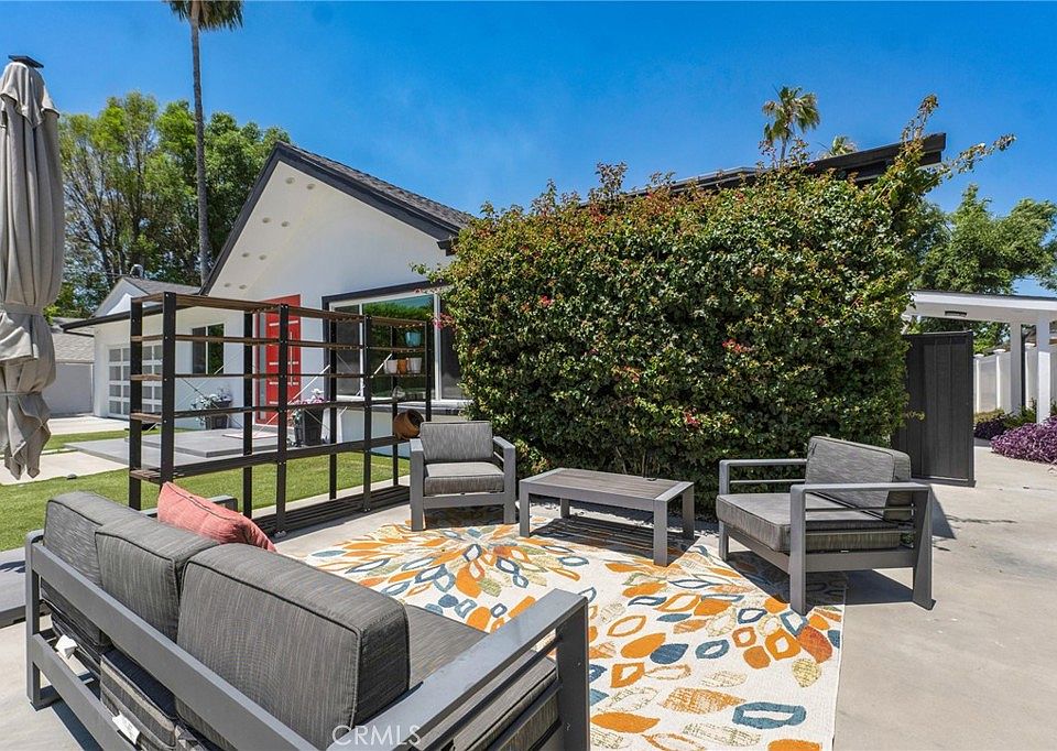 23051 Burbank Blvd, Woodland Hills, CA 91367 | MLS #SR26095611