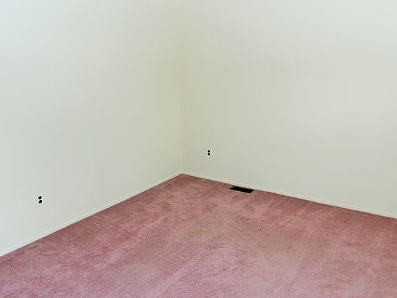 3rd image of 30912 Manhattan St