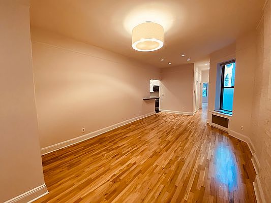 5th image of 652 Amsterdam Ave APT 4A