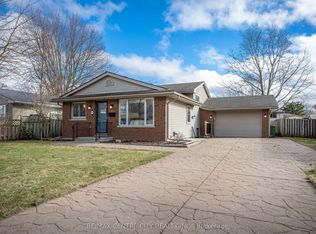 18 Highview Dr, Saint Thomas, ON N5R5E8