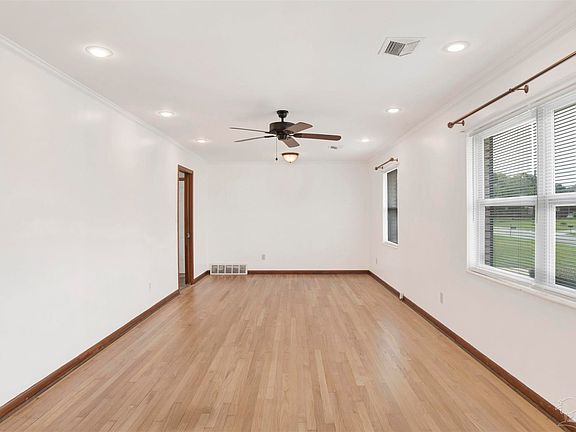 4th image of 7606 Harvey St