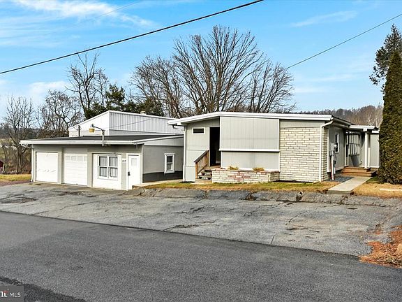 3rd image of 735 Poplar St