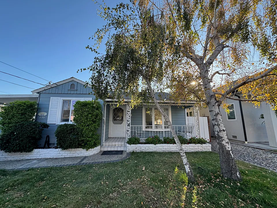 738 Ruby St