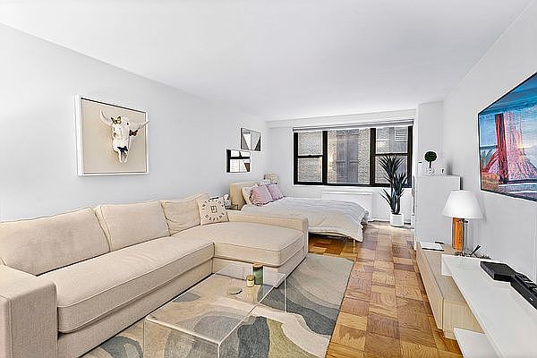 1st image of 7 E 14th St APT 426