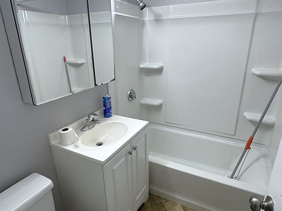 5th image of 31 6th Ave APT 6