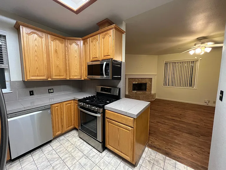 60 Linda Ct — Photo 2