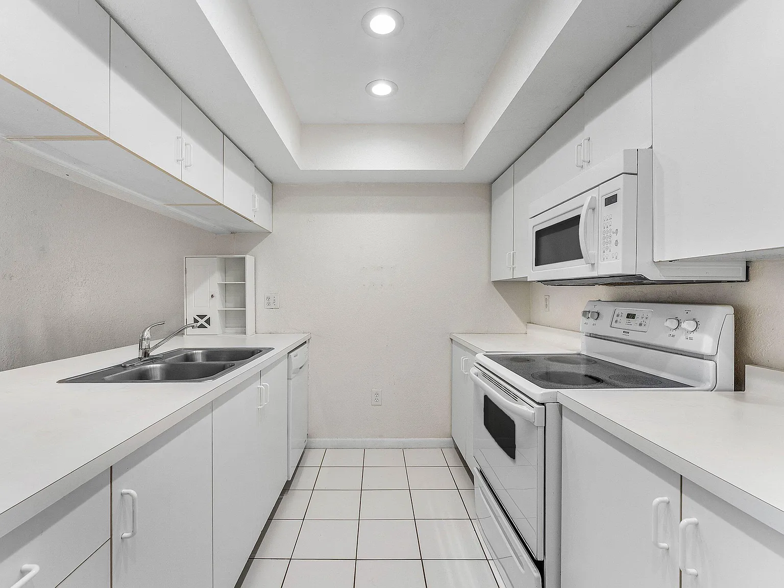 3 bed, 2.0 bath, 1024 sqft, $2,100 — Photo 1