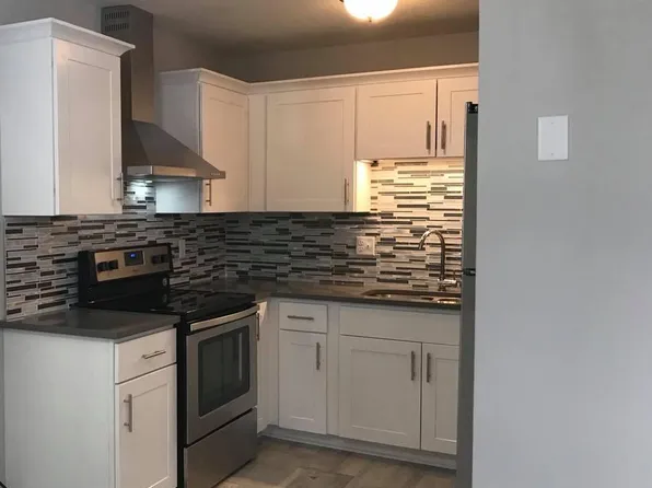 12108 W North Ave APT 2, Wauwatosa, WI 53226