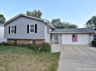 103 Grove Ave, Glen Ellyn, IL 60137