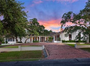 11 Monarch Oaks Ln, The Hills, TX 78738