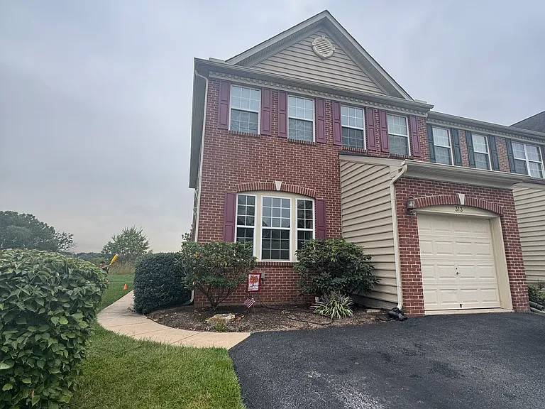 Front Facade, One Car Garage