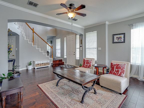 3rd image of 527 Weeping Willow Dr
