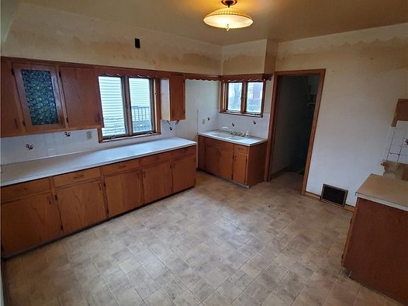 2nd image of 536 Creedmore Ave