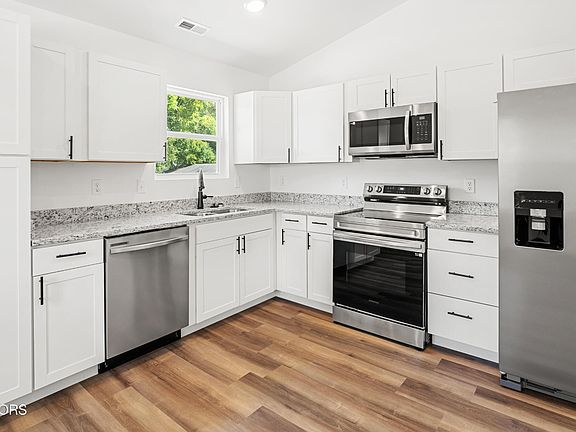 4th image of 212 Avenue C