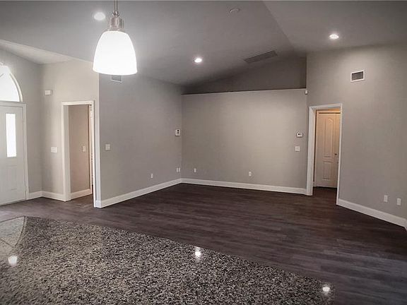 5th image of 3644 Woodbridge Ave