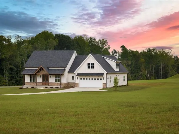 4211 Gracewood Farm Dr, Winston Salem, NC 27101