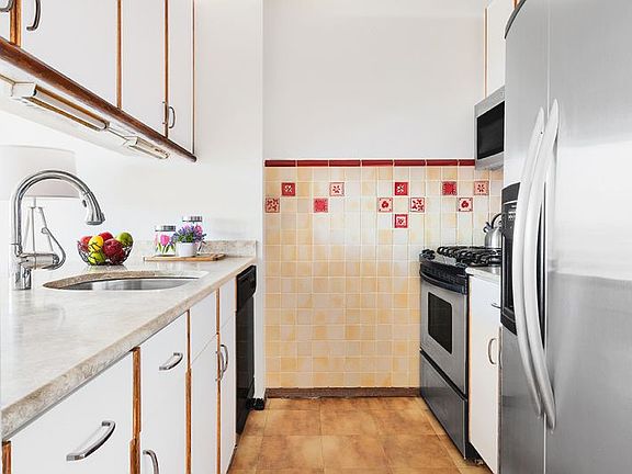 4th image of 99 Battery Pl APT 18E