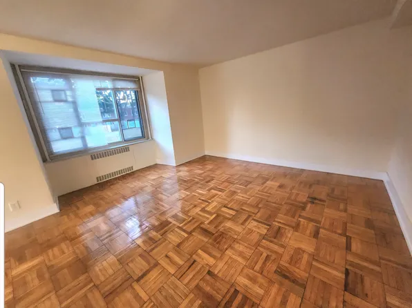 67-02 188th St #A, Fresh Meadows, NY 11365