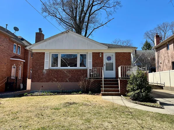 39-18 221st St, Bayside, NY 11361