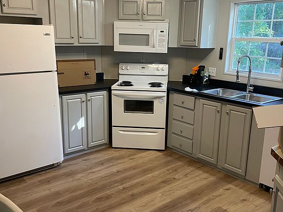 3rd image of 11107 Foxridge Dr