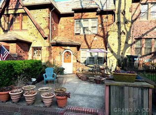 5262 62nd St, Maspeth, NY 11378