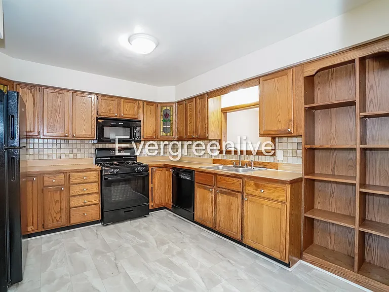 1147 Carrousel Dr E — Photo 6